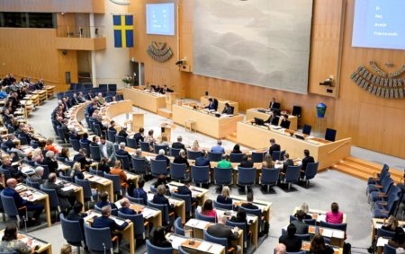 İsveç parlamentinin qəbul etdiyi qanun tənqid olundu