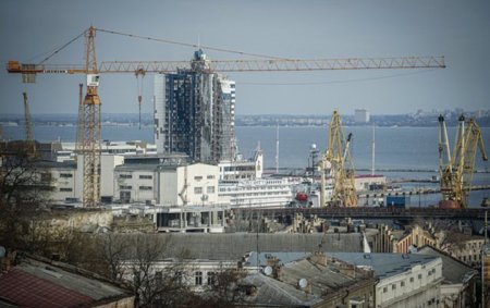 Odessa yaxınlığındakı limanda iki terminal zədələndi