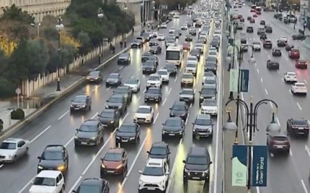 Bəzi yollarda tıxac var