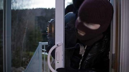 Evlərin naqillərini oğurlayan şəxslər saxlanıldı