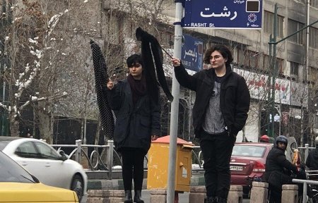 İranda qadınlar etiraz aksiyası keçirdi