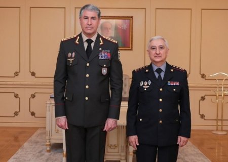 Nazir təqaüdə göndərilən polkovniki belə yola