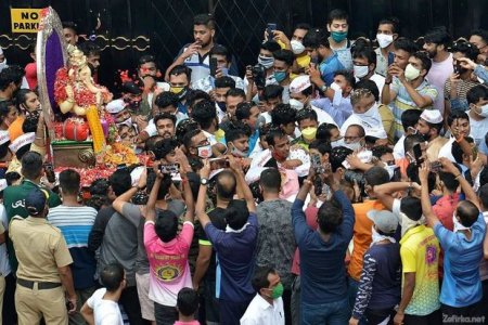 DÜNYA Dini festivalda izdiham: ölənlər var