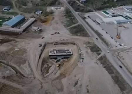 Azərbaycanda ilk dəfə avtomobil yolunda asma körpü tikilir -