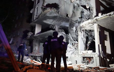 Kiyevdə yaşayış binası vuruldu, yaralılar var