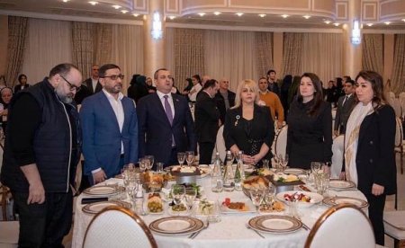 Adil Əliyev və deputatlar şəhid ailələri və qazilərlə iftar süfrəsində görüşüblər