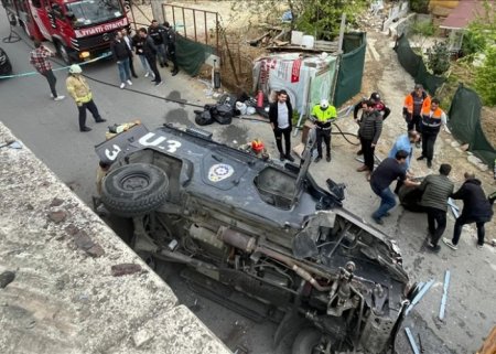 İstanbulda polis maşını aşdı -
