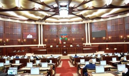 Deputatlar 20 məsələyə görə TOPLAŞIR