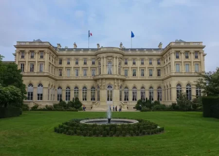 Fransa XİN Türkiyənin Baş konsulluğuna hücumu