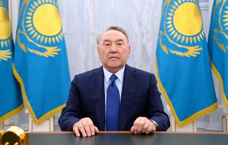 Nazarbayev adının konstitusiyadan çıxarılmasına razı oldu