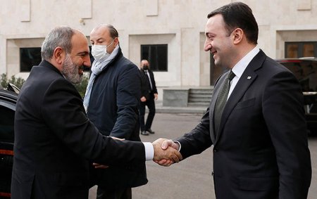 Paşinyan Qaribaşvili ilə görüşmək istəyir
