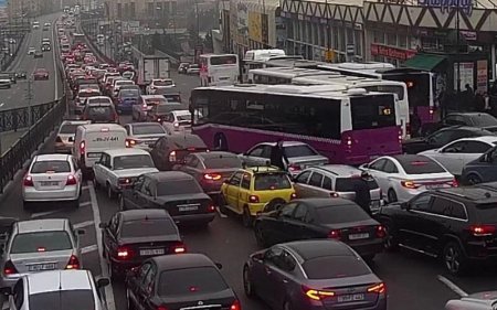 Bakıda 90-a yaxın avtobus gecikir
