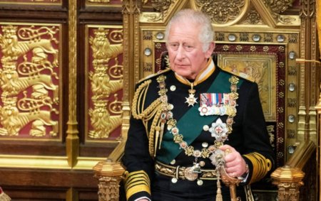 III Karl rəsmən Böyük Britaniyanın Kralı elan edildi