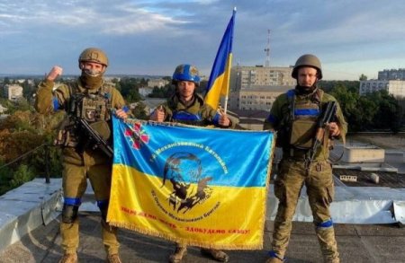 İzyumun mərkəzində Ukrayna bayrağı dalğalanır