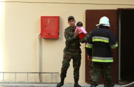 Köməksiz qalan 4 azyaşlı xilas olundu