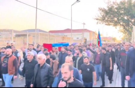 Şəhid və atası dəfn edilir