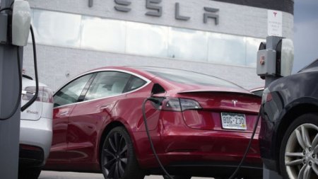 Tesla 1 milyondan çox avtomobilini geri çağıracaq