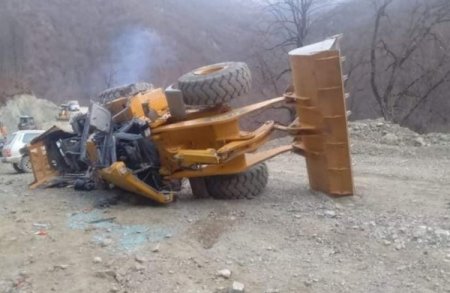 Kəlbəcərdə traktor aşdı - Sürücü öldü
