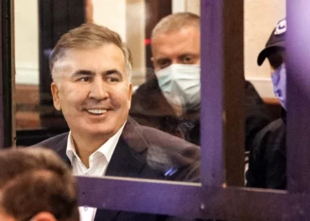 Saakaşvilinin azad edilməsi tələb olundu