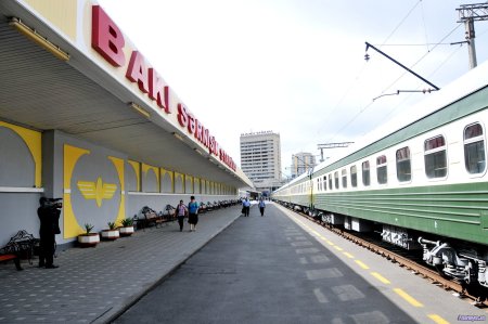 Dəmiryolu vağzalında silahlı şəxs SAXLANILDI
