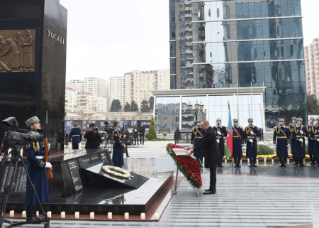 İlham Əliyev “Ana harayı” abidəsini ziyarət edib