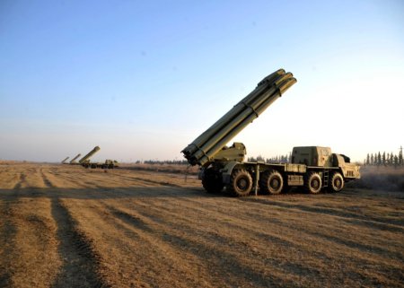 Ordumuz təlimlərdə "Smerç" raketlərindən döyüş atışları icra edib - VİDEO