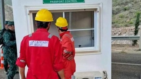 Laçında pasport yoxlanış köşkü qoyulub