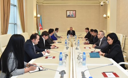 Adil Əliyev İctimai Şuranın üzvləri ilə görüşüb