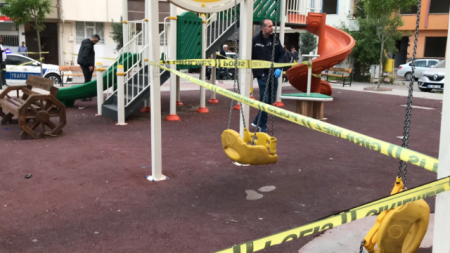 Türkiyədə uşaq meydançasına silahı hücum: 3 nəfər yaralandı