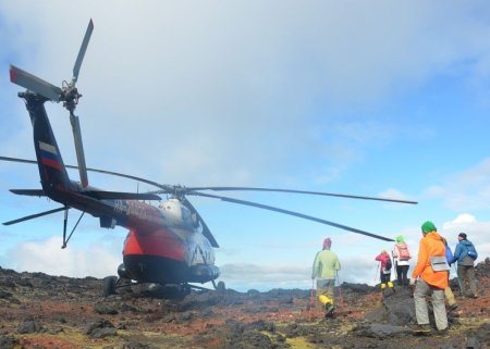 Rusiyada helikopter elektrik xətlərinə çırpıldı