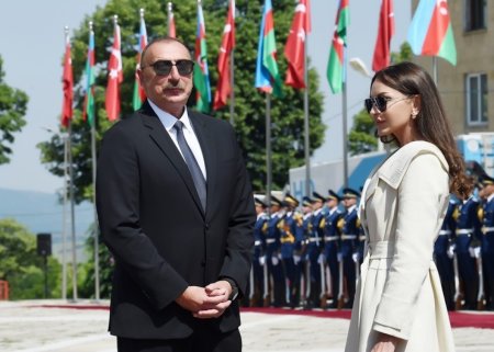 İlham Əliyev və Mehriban Əliyeva Litvanın keçmiş Prezidentinə başsağlığı veriblər