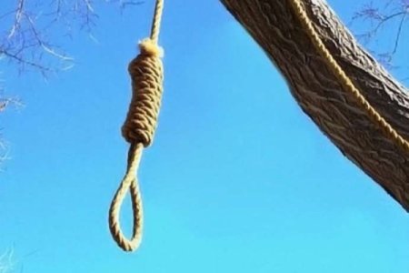 Astarada kişi oğlunun məzarı üzərində ÖZÜNÜ ASDI