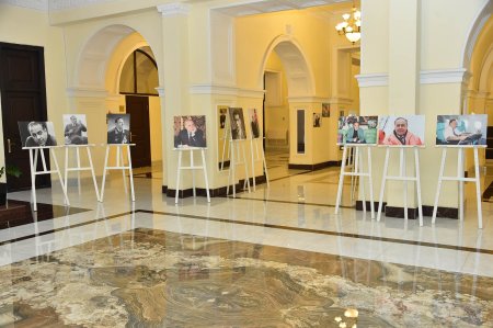 Konstitusiya Məhkəməsində Heydər Əliyevin anadan olmasının 100-cü ildönümünə həsr edilmiş fotosərgi təşkil olunub