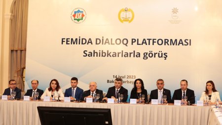 Ombudsman “Femida Dialoq Platforması” çərçivəsində sahibkarlarla keçirilən görüşdə iştirak edib