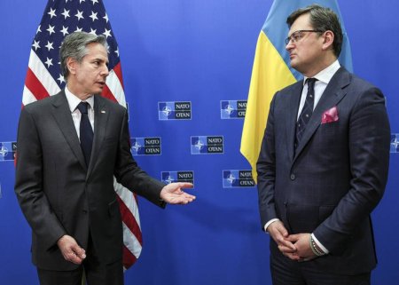 Kuleba Blinkenlə Ukraynanı ATACMS raketləri ilə təmin edilməsindən danışıb