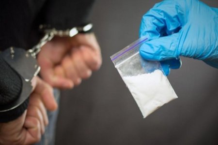 Bakıda keçmiş məhkumdan tapança və narkotik götürüldü