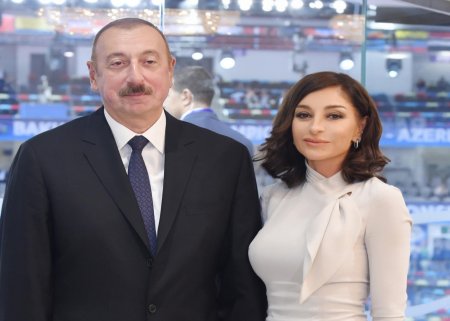 İlham Əliyev və birinci xanım atletika üzrə dünya çempionatının finalını izləyirlər