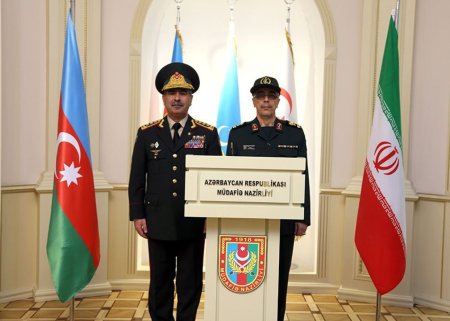 Zakir Həsənov İran Silahlı Qüvvələrinin Baş Qərargah rəisi ilə müzakirə APARDI