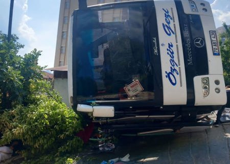 Türkiyədə turistləri daşıyan avtobus aşıb, 26 nəfər yaralanıb