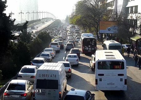 Bakının bir sıra yollarında tıxac var - SİYAHI