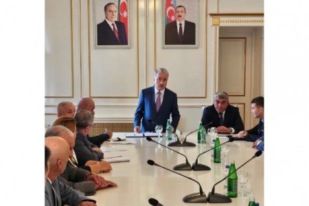 Zeynal Nağdəliyev yeni icra başçısını kollektivə təqdim etdi