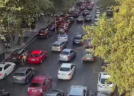 İlk dərs günü bu yollarda tıxac var