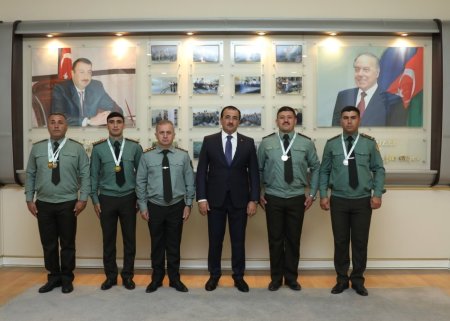 Mirsaleh Seyidov yarışlarda uğur qazanmış əməkdaşları qəbul etdi