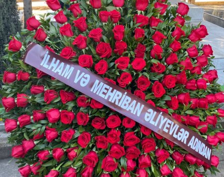 Prezident və birinci xanım deputatın məzarına əklil göndərdi