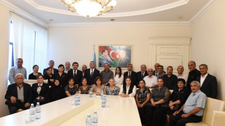Rövşən Rzayev Xocalı sakinləri ilə görüşdü