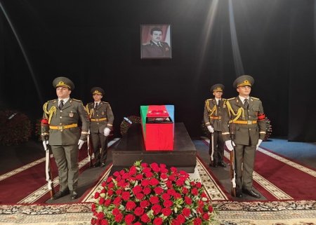 Milli Qəhraman Riad Əhmədovla vida mərasimi keçirilir