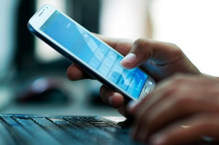 Telefonların qeydiyyatına görə rüsum AZALDILIR