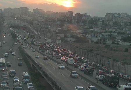 Bakıda qəza olub, sıxlıq yaranıb