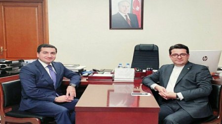 Hikmət Hacıyev İran səfiri ilə ikitərəfli münasibətləri müzakirə edib