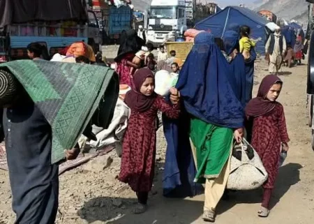 Pakistan əfqan qaçqınları zorla ölkədən çıxarmağa başladı